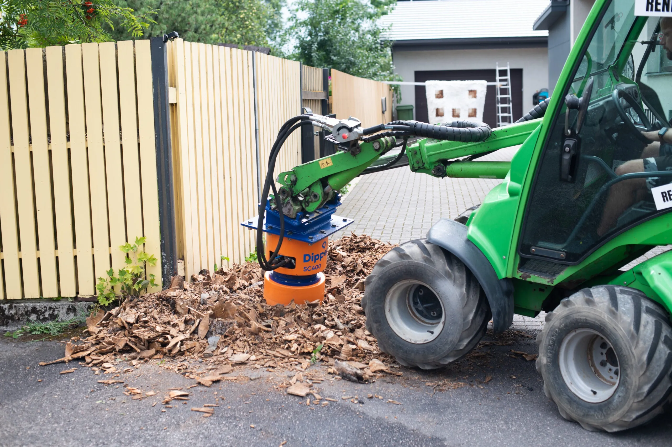 Dipperfox Stump Crushers | Model SC400 | 20" Cutting Diameter | For Mini Compact/Compact Track Loaders