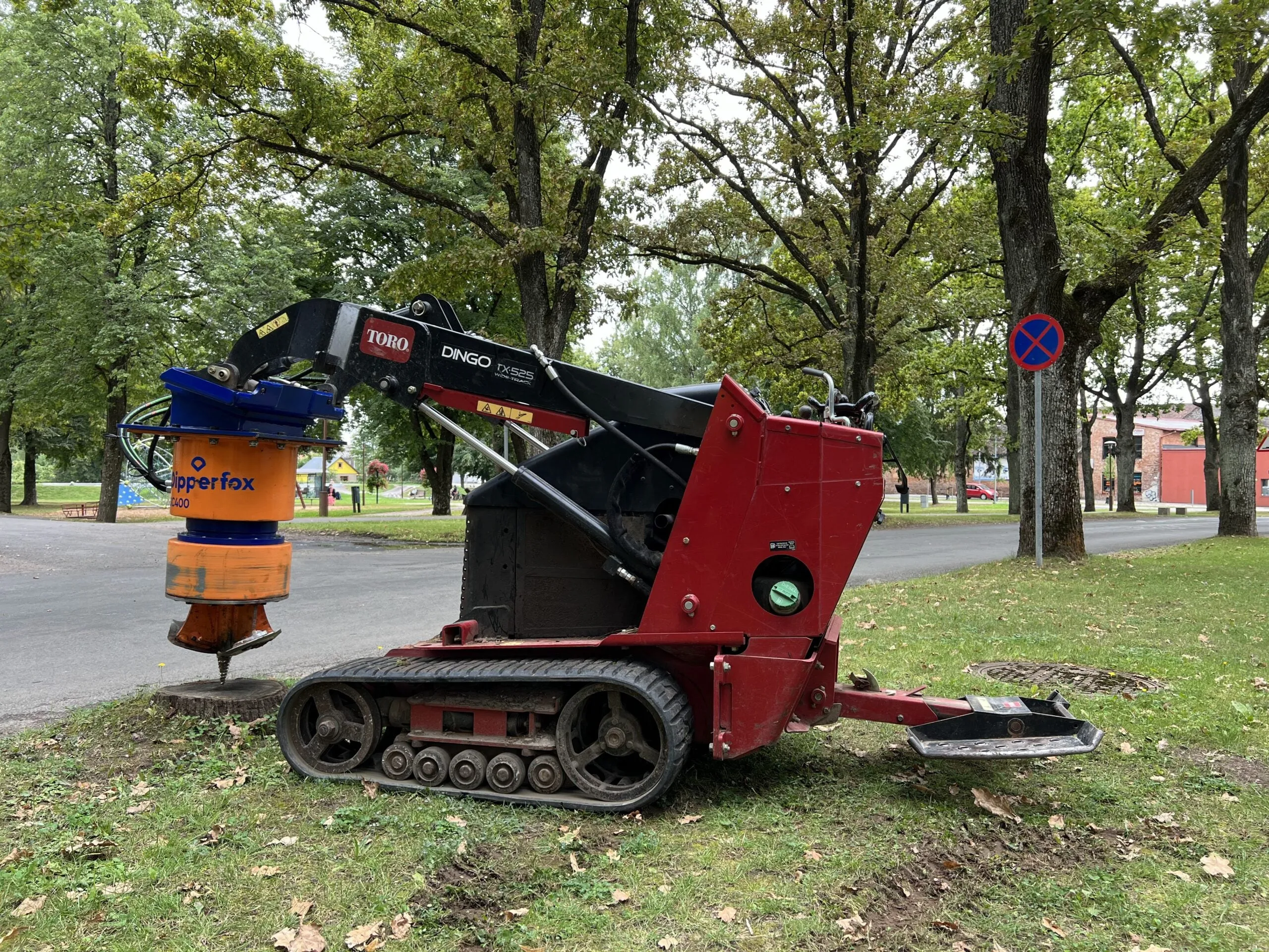 Dipperfox Stump Crushers | Model SC400 | 20" Cutting Diameter | For Mini Compact/Compact Track Loaders